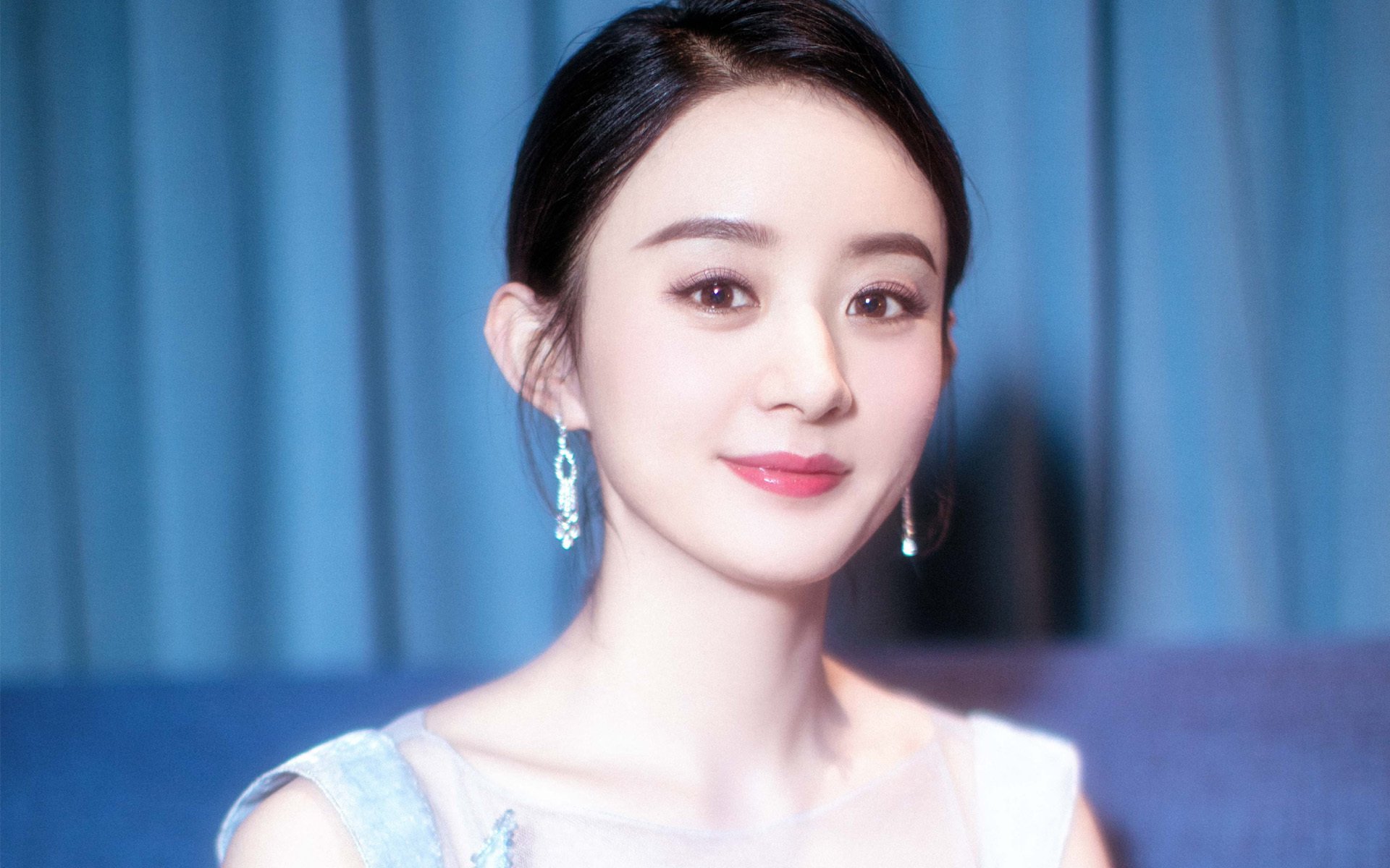 凯撒酋长主场气氛堪比欧洲豪门，球迷热情高涨，凯撒踢球